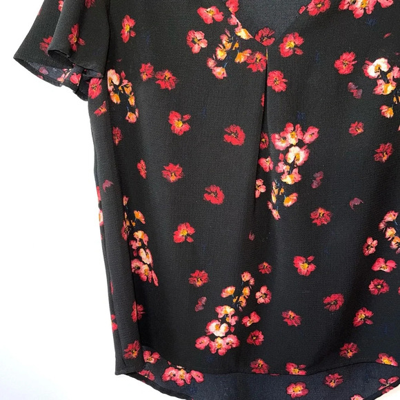 a new day Black & Red Floral Print V-neck Round Hem Blouse Medium Women’s - Picture 4 of 9